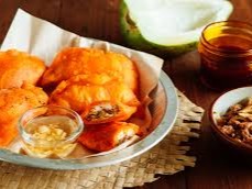 An empanada (Spanish pronunciation: [empaËˆnaða]) is a type of pasty baked or fried in many countries of the Ameri...